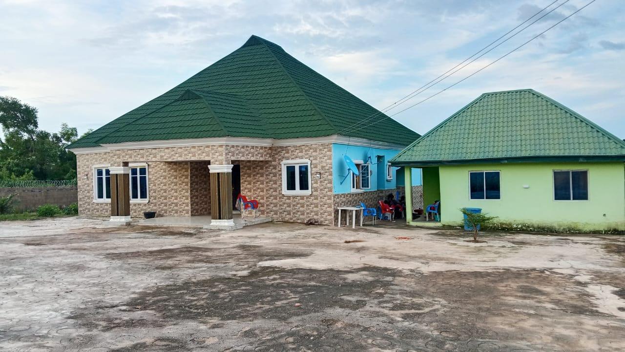 Multi-storey residential structure in Takete-Ide