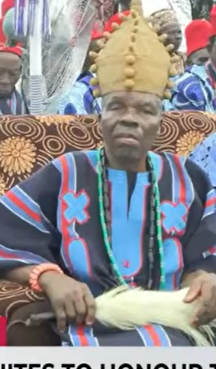 Portrait of Oba Philip Ebilakun in royal attire