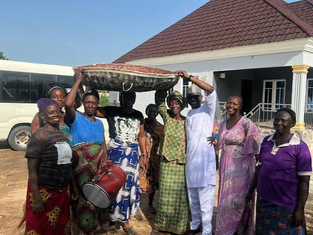 Community members preparing for a Takete-Ide Day celebration